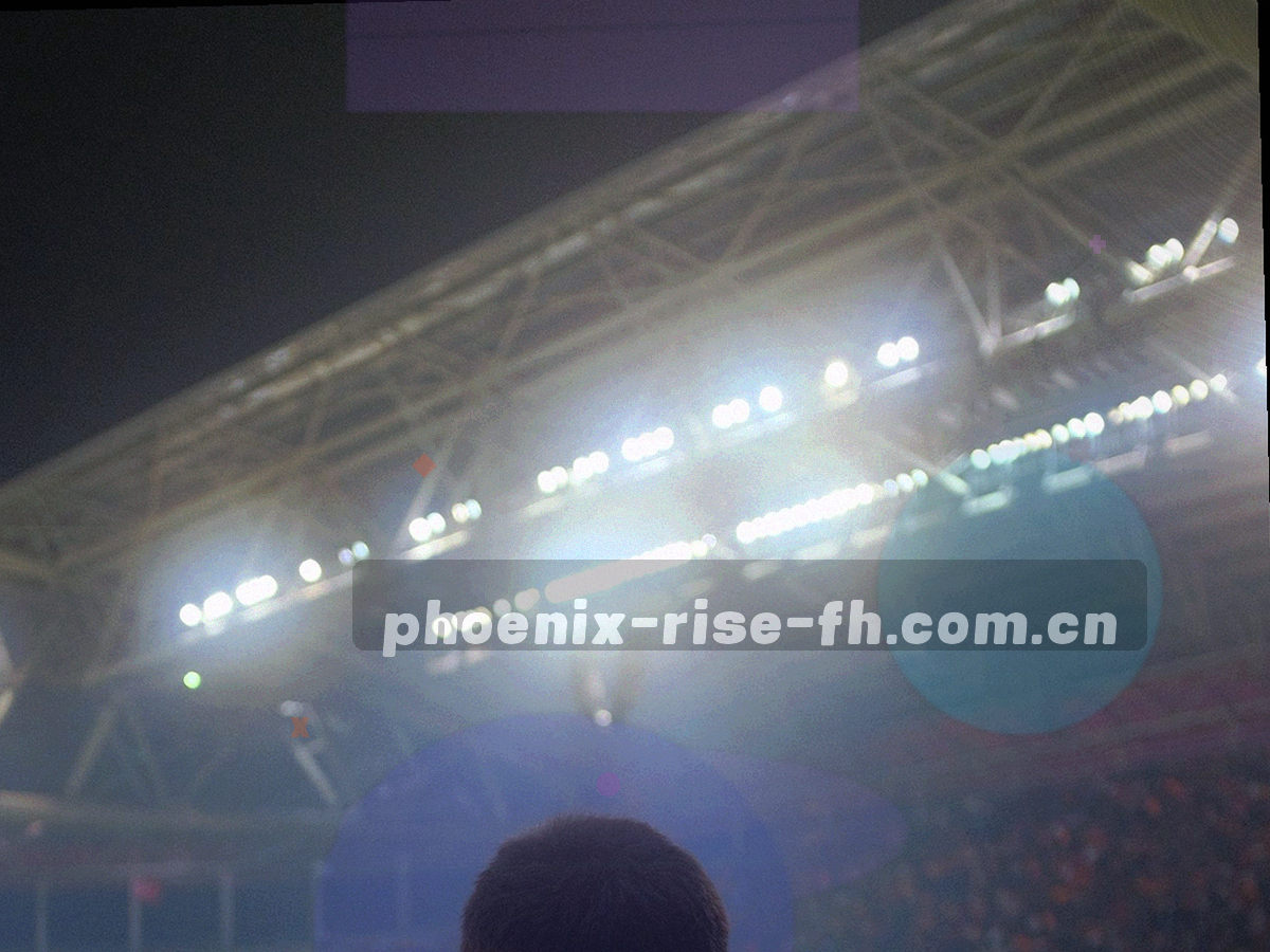 深色底上的层叠色块与折线构成的抽象图形，橙红为主、青蓝点睛，无文字